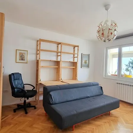 10 With Parking, 300m To The Sea Apartman *